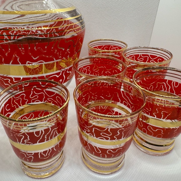 Chic MCM red and gold decanter with 6 shot glasses. - Picture 5 of 10